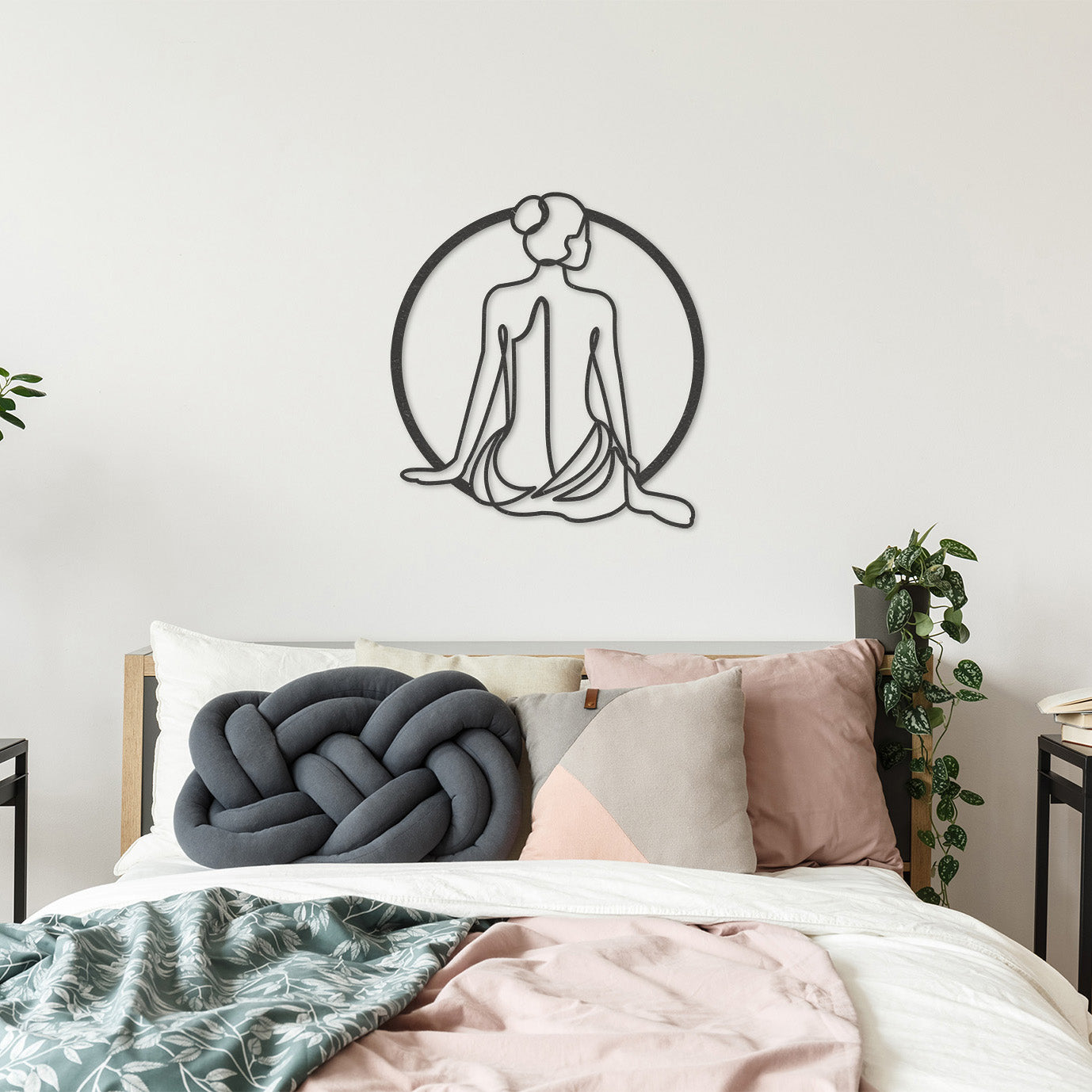 Wanddecoratie | Sitting woman in circle